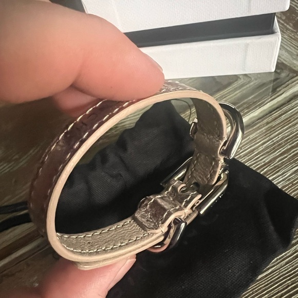 Givenchy NIB voyou metallic unisex leather bracelet with silver tone hardware - Picture 5 of 7